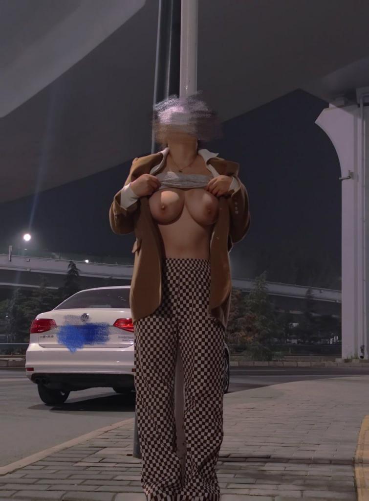 人妻爱露出