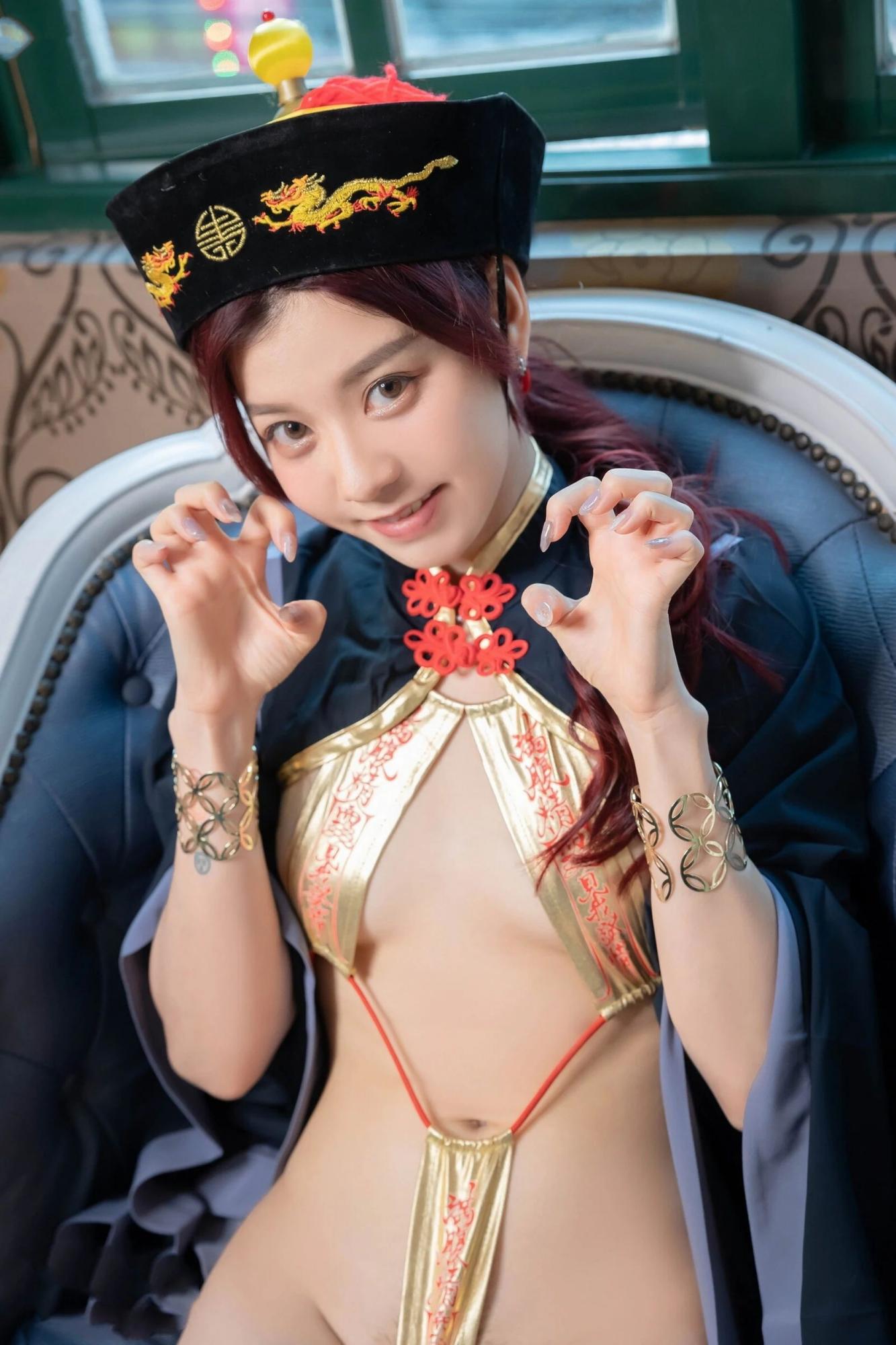 未來少女掰開粉鮑發情翹高美尻勾