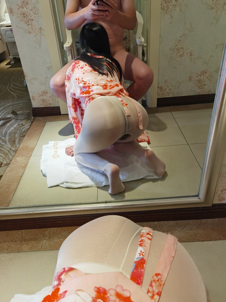 相识多年的人妻少妇最近解锁了毒龙