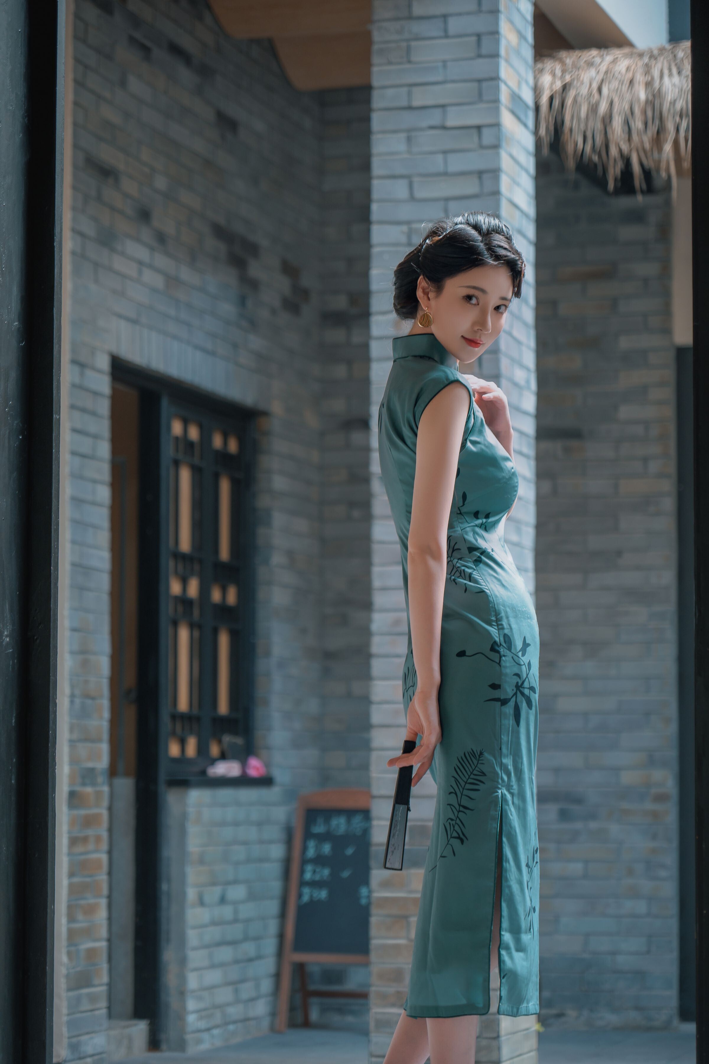 海上花，青色旗袍肉色美人