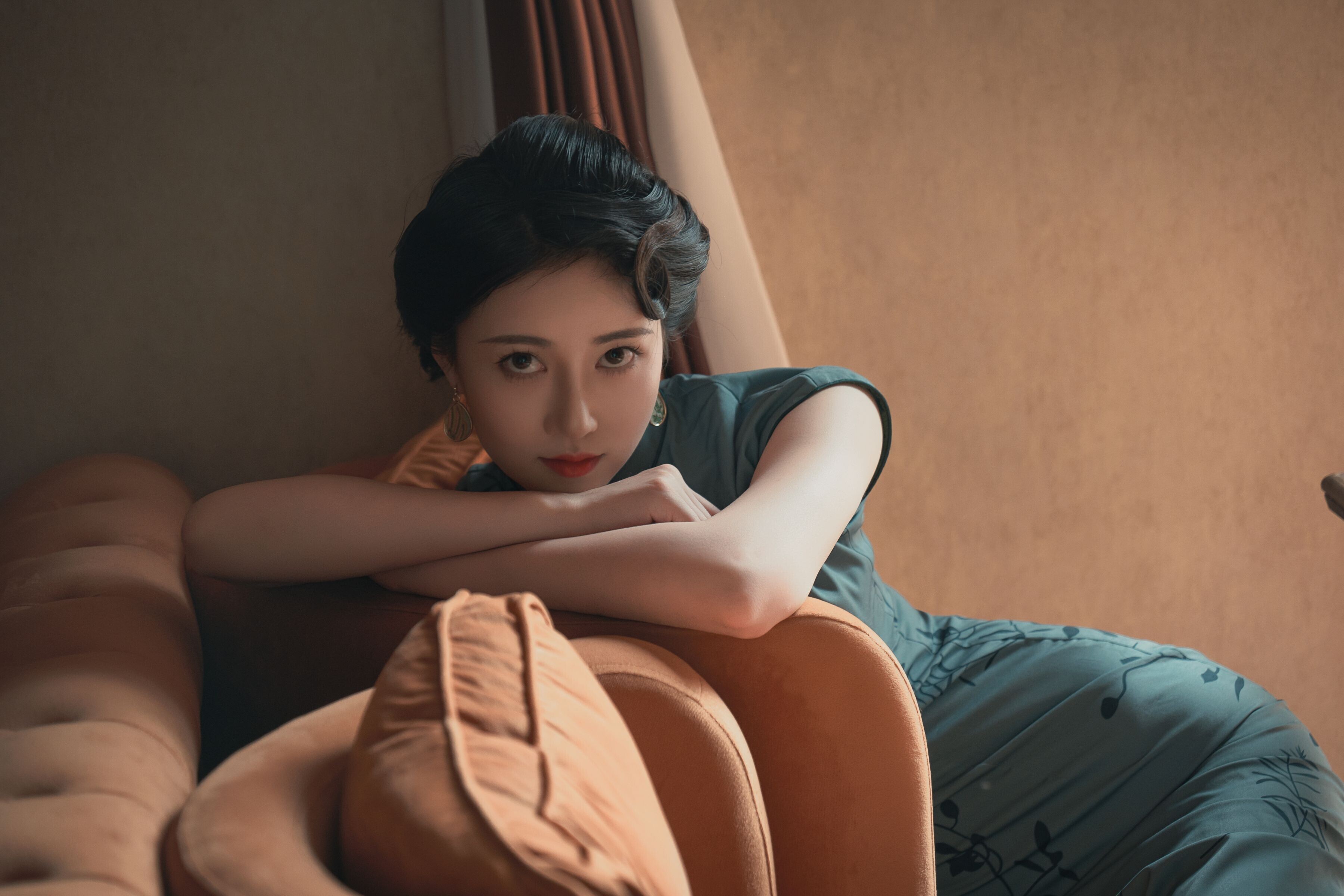 海上花，青色旗袍肉色美人