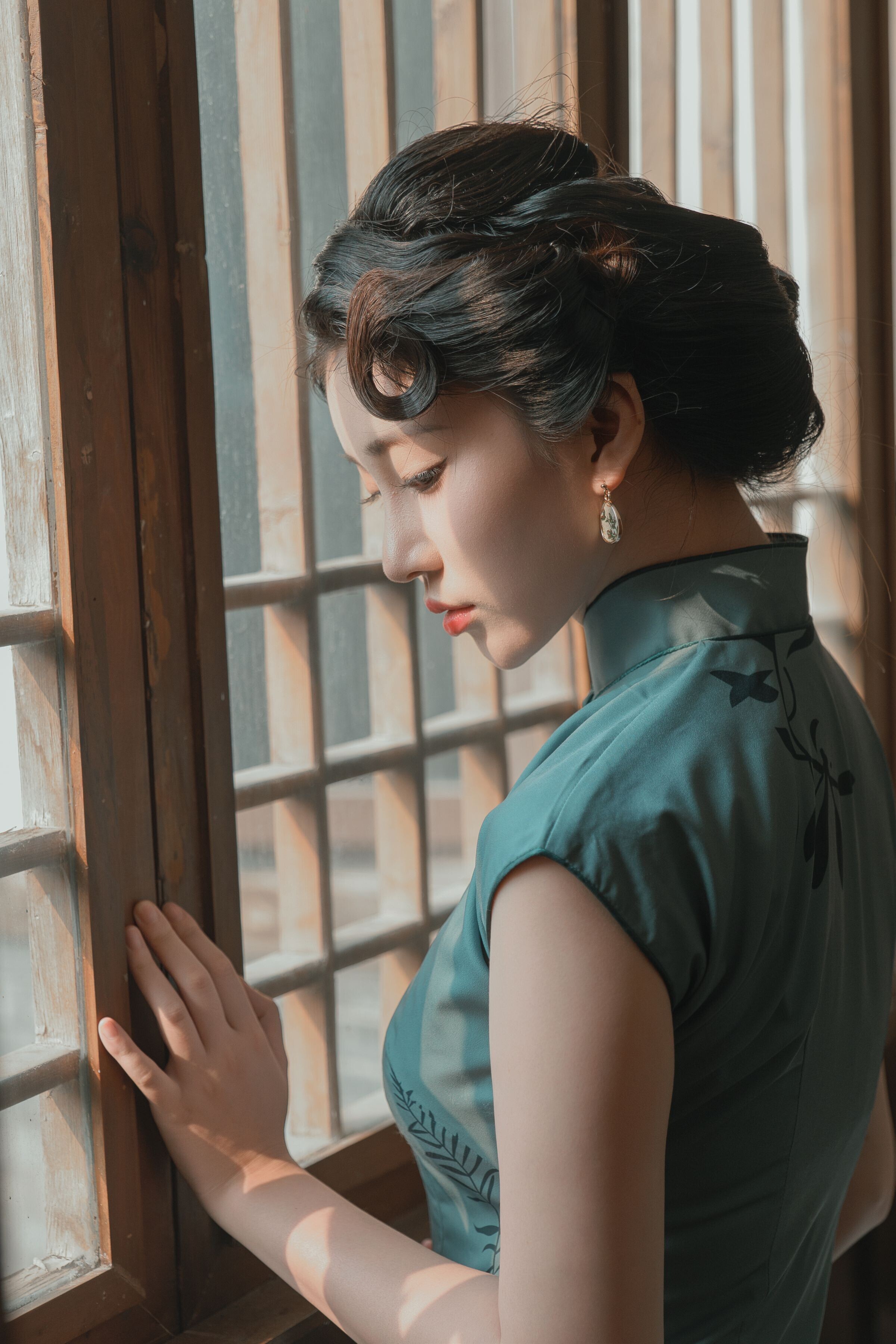 海上花，青色旗袍肉色美人
