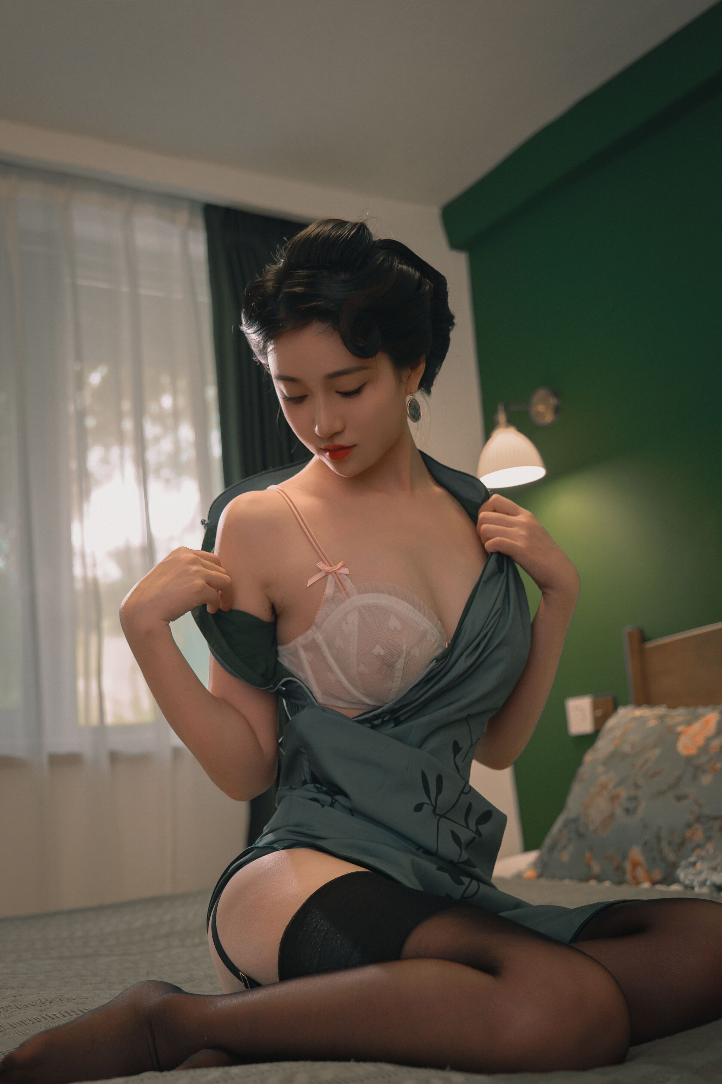 海上花，青色旗袍肉色美人