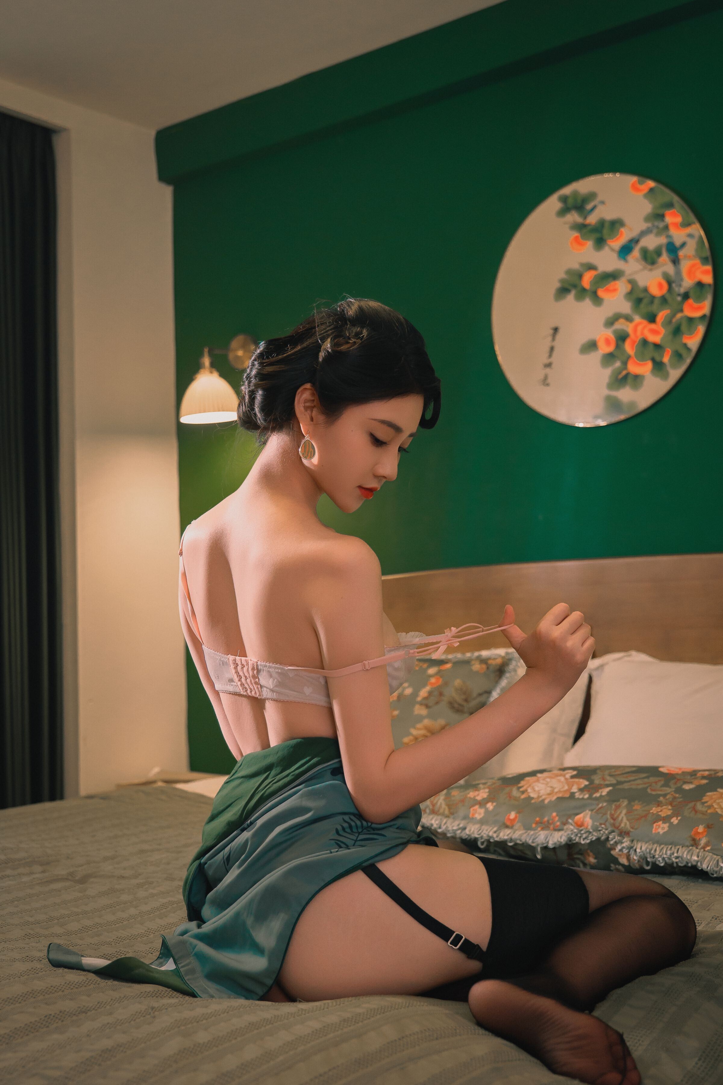 海上花，青色旗袍肉色美人