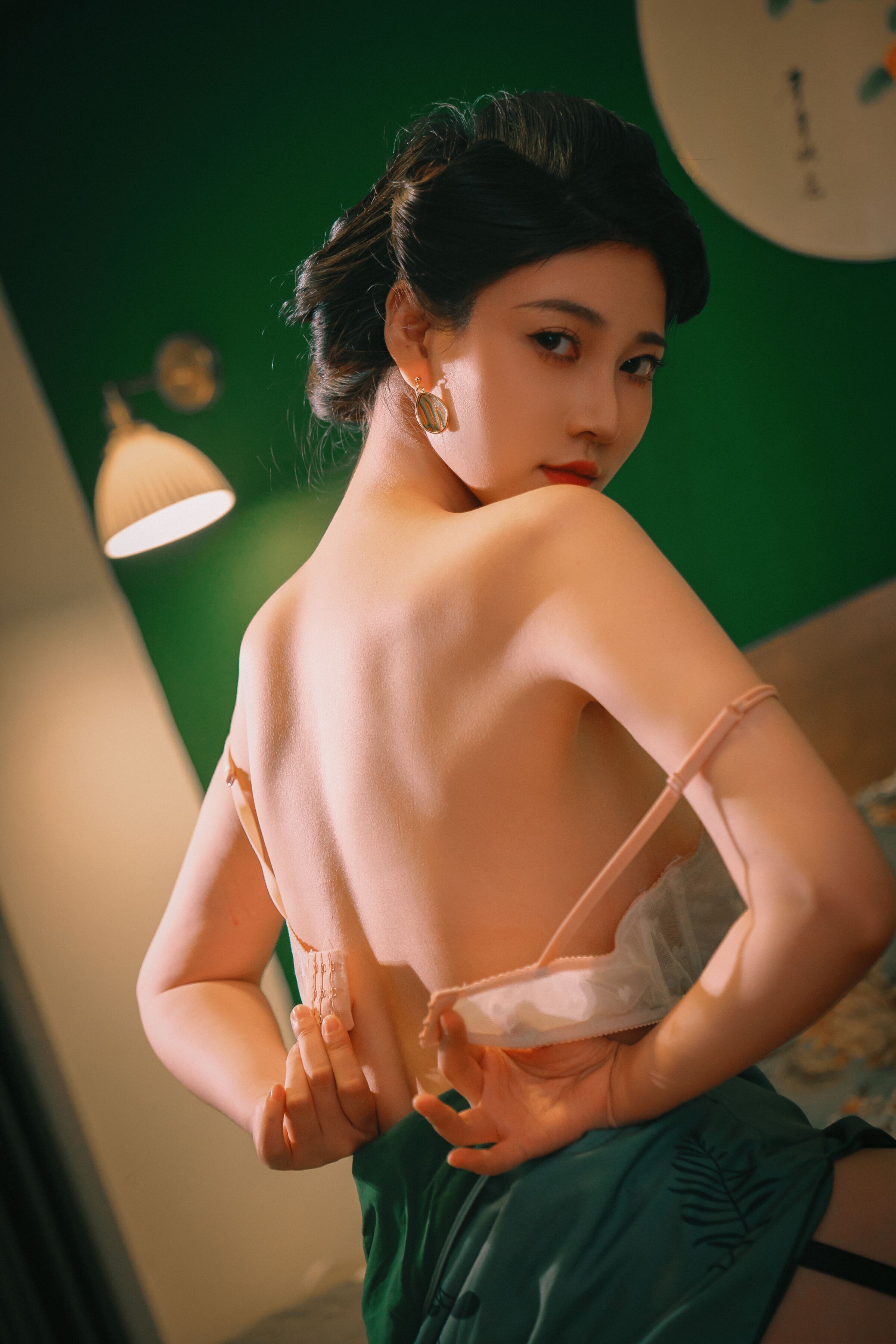 海上花，青色旗袍肉色美人