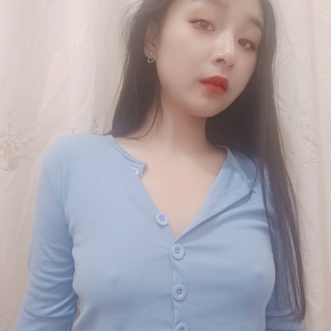 清纯学妹在床上像个母狗