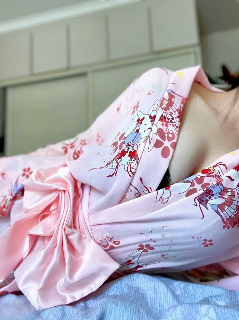 人妻在家中的自拍