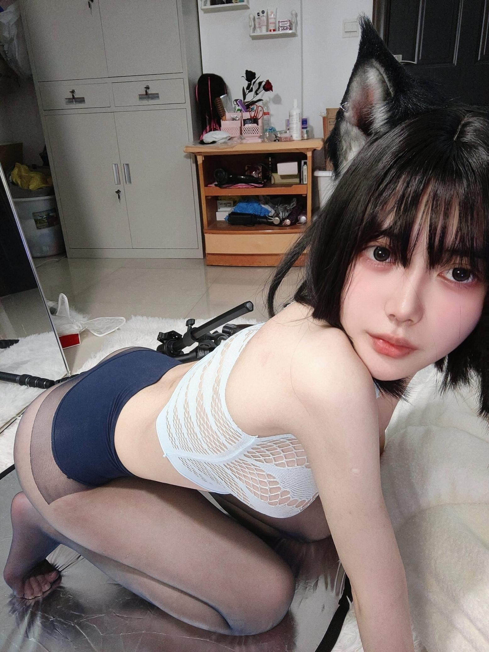 诱人一线天 活捉一位黑丝猫耳娘