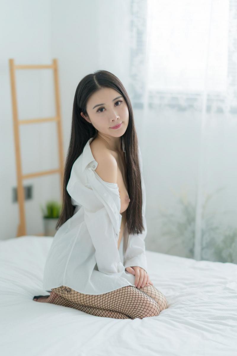 极品白嫩网袜骚货