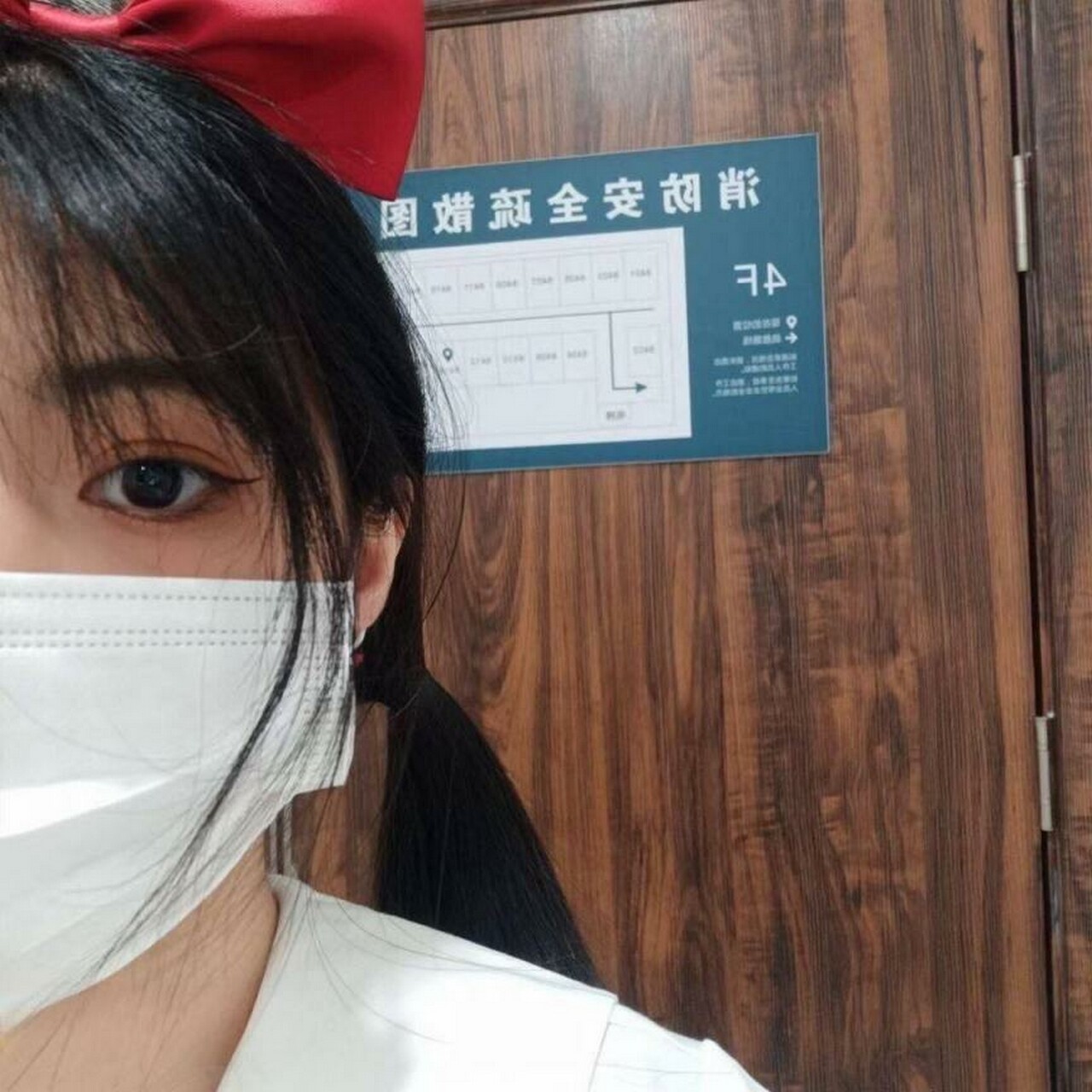 清纯脸蛋下藏着是经历了风雨的逼