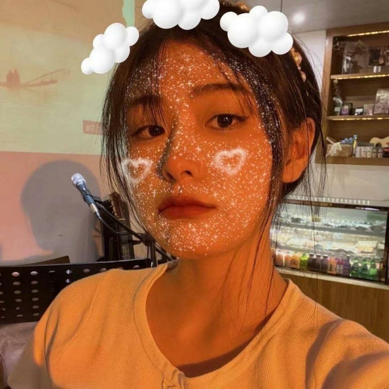 清纯脸蛋下藏着是经历了风雨的逼