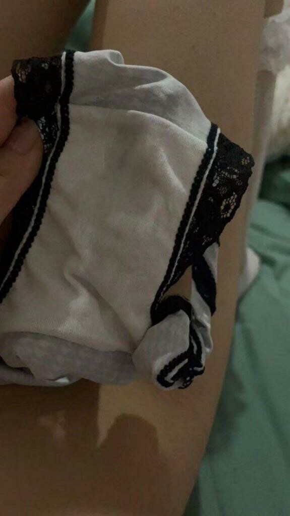 清纯脸蛋下藏着是经历了风雨的逼