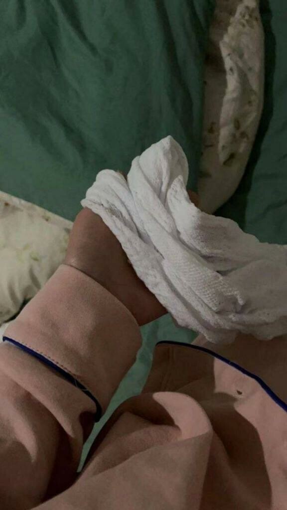 清纯脸蛋下藏着是经历了风雨的逼