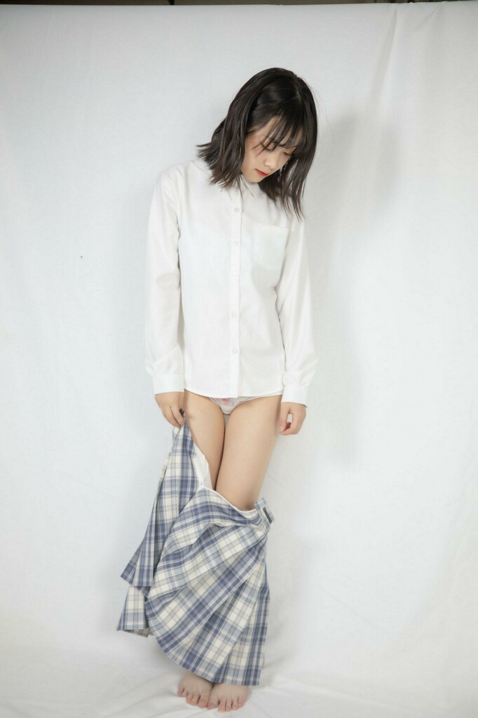 小妹妹在家自拍写真