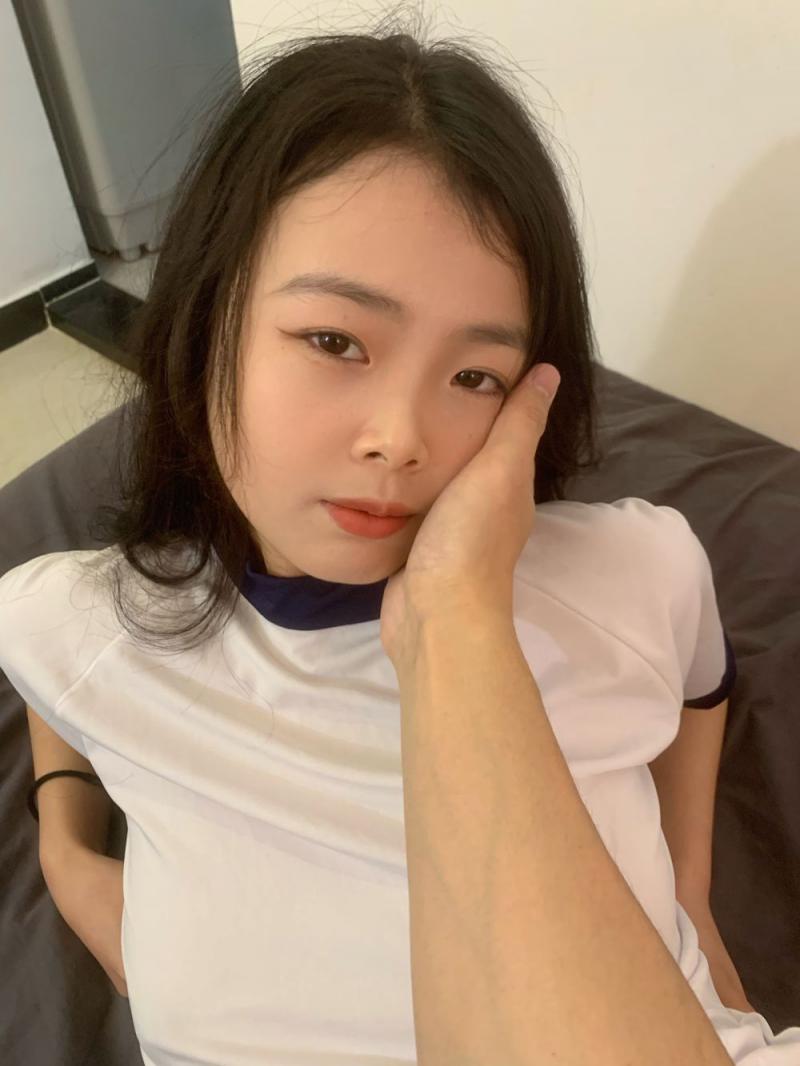 格外顺从温柔的小姐姐