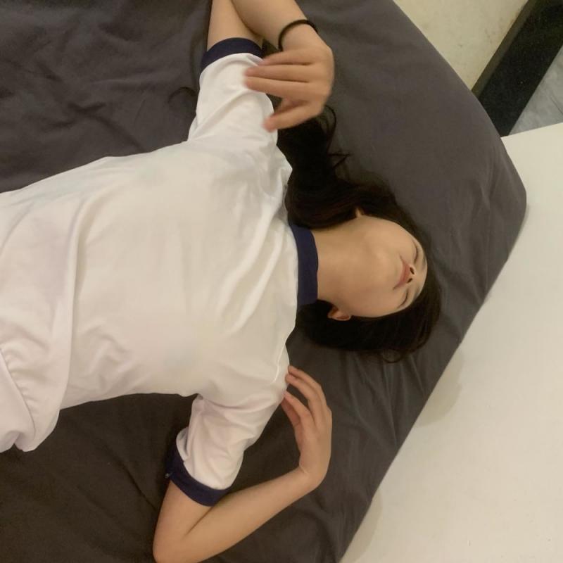 格外顺从温柔的小姐姐