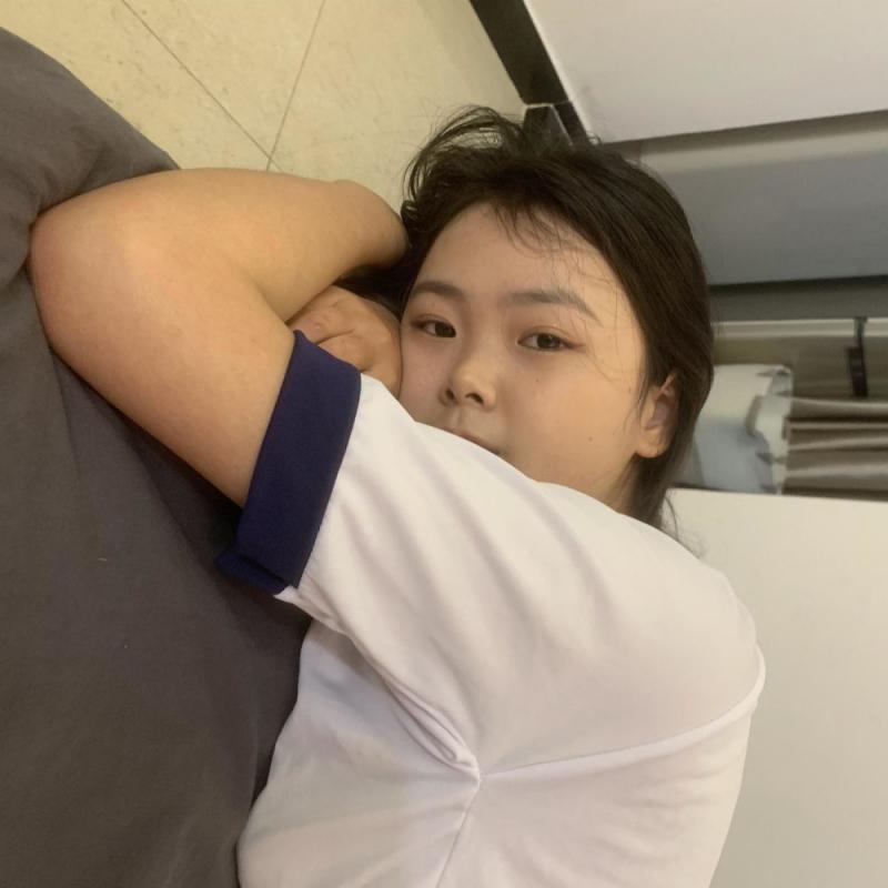 格外顺从温柔的小姐姐