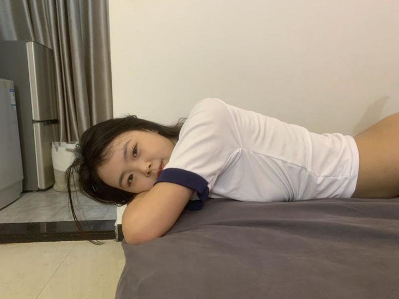 格外顺从温柔的小姐姐