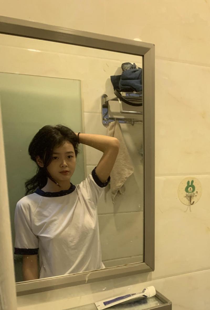 格外顺从温柔的小姐姐