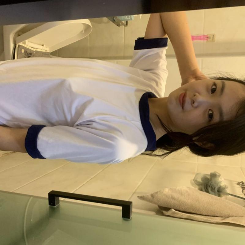 格外顺从温柔的小姐姐