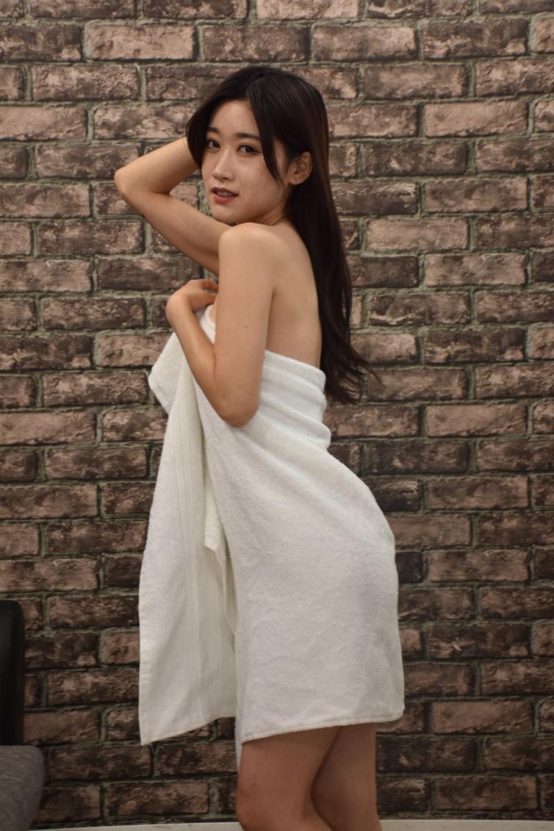 肉体确实足够白嫩诱人