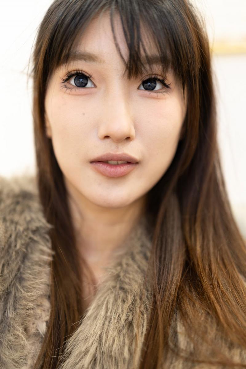 顶级小姐姐脱掉衣服穿上紫丝