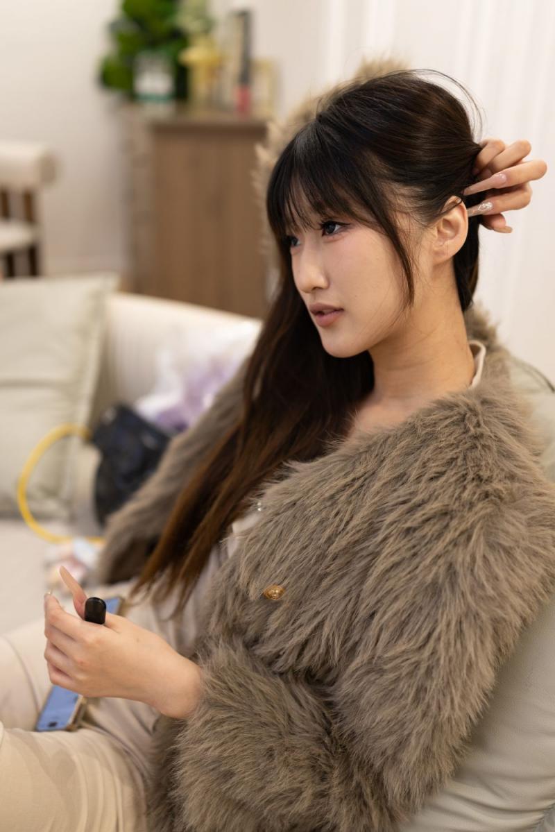 顶级小姐姐脱掉衣服穿上紫丝