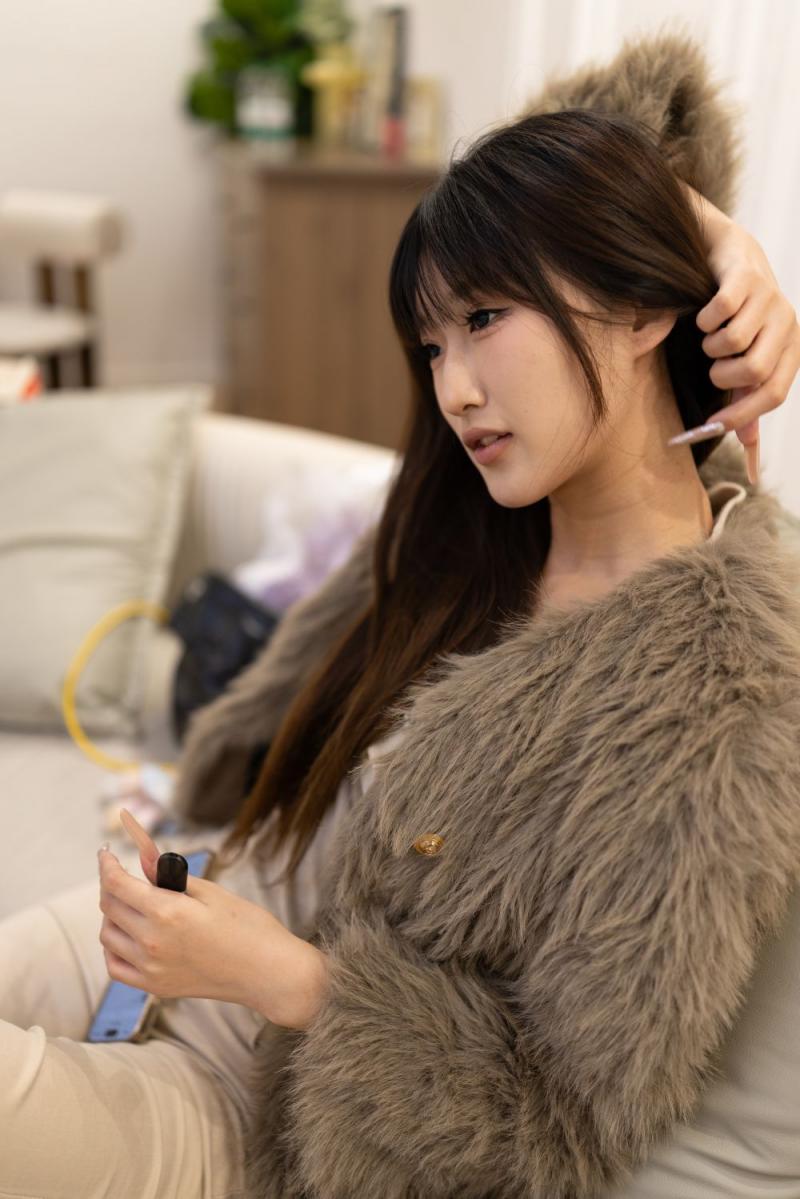 顶级小姐姐脱掉衣服穿上紫丝