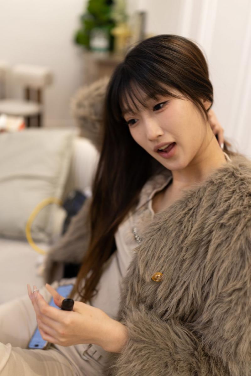 顶级小姐姐脱掉衣服穿上紫丝