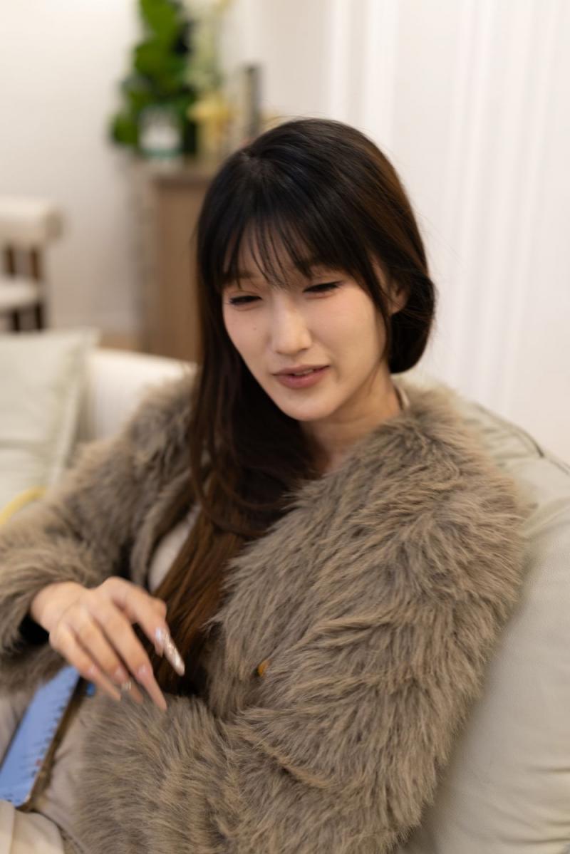 顶级小姐姐脱掉衣服穿上紫丝