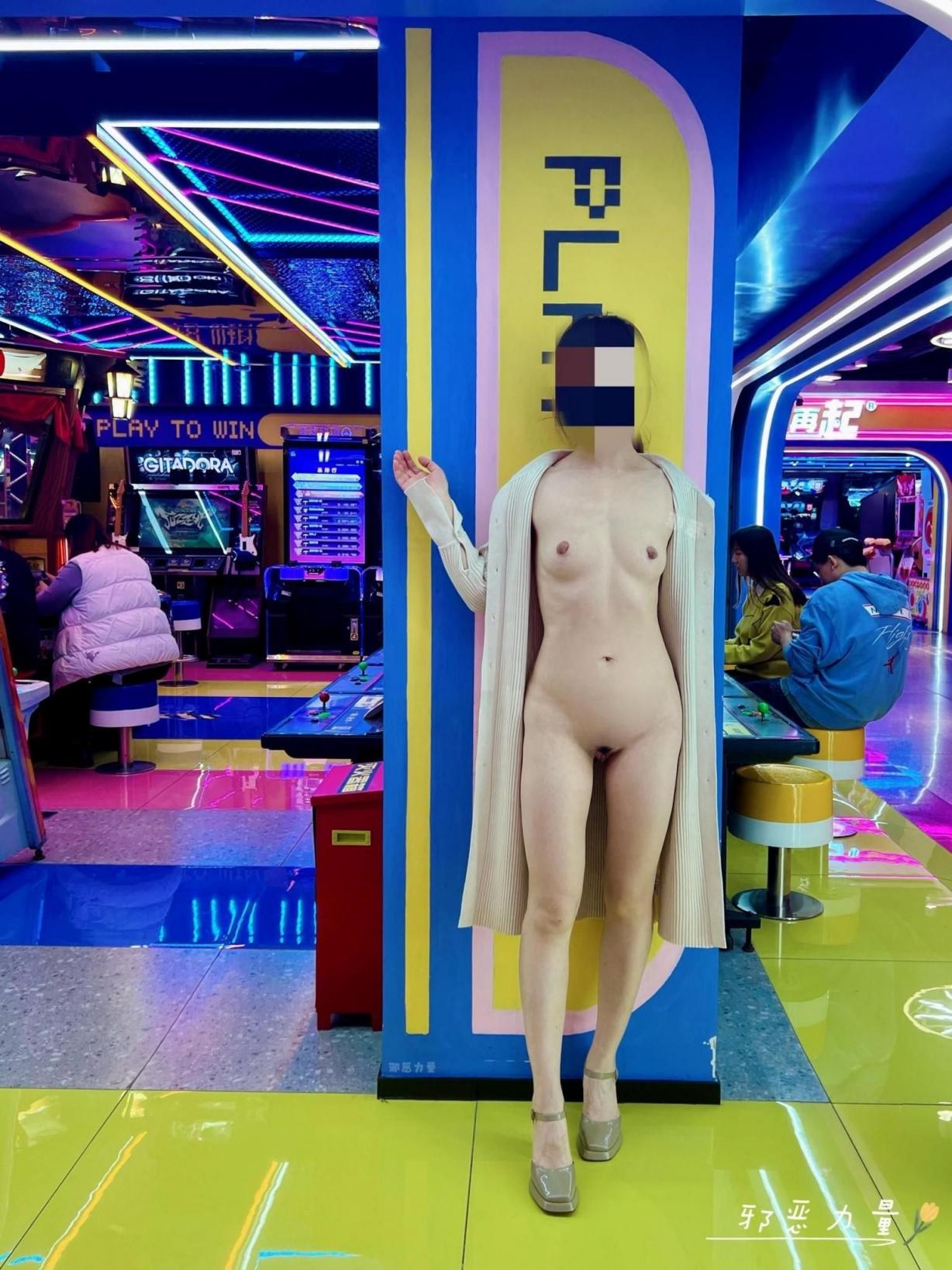 上海浪女户外露出