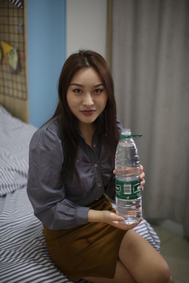 仪态顶级的极品妹子