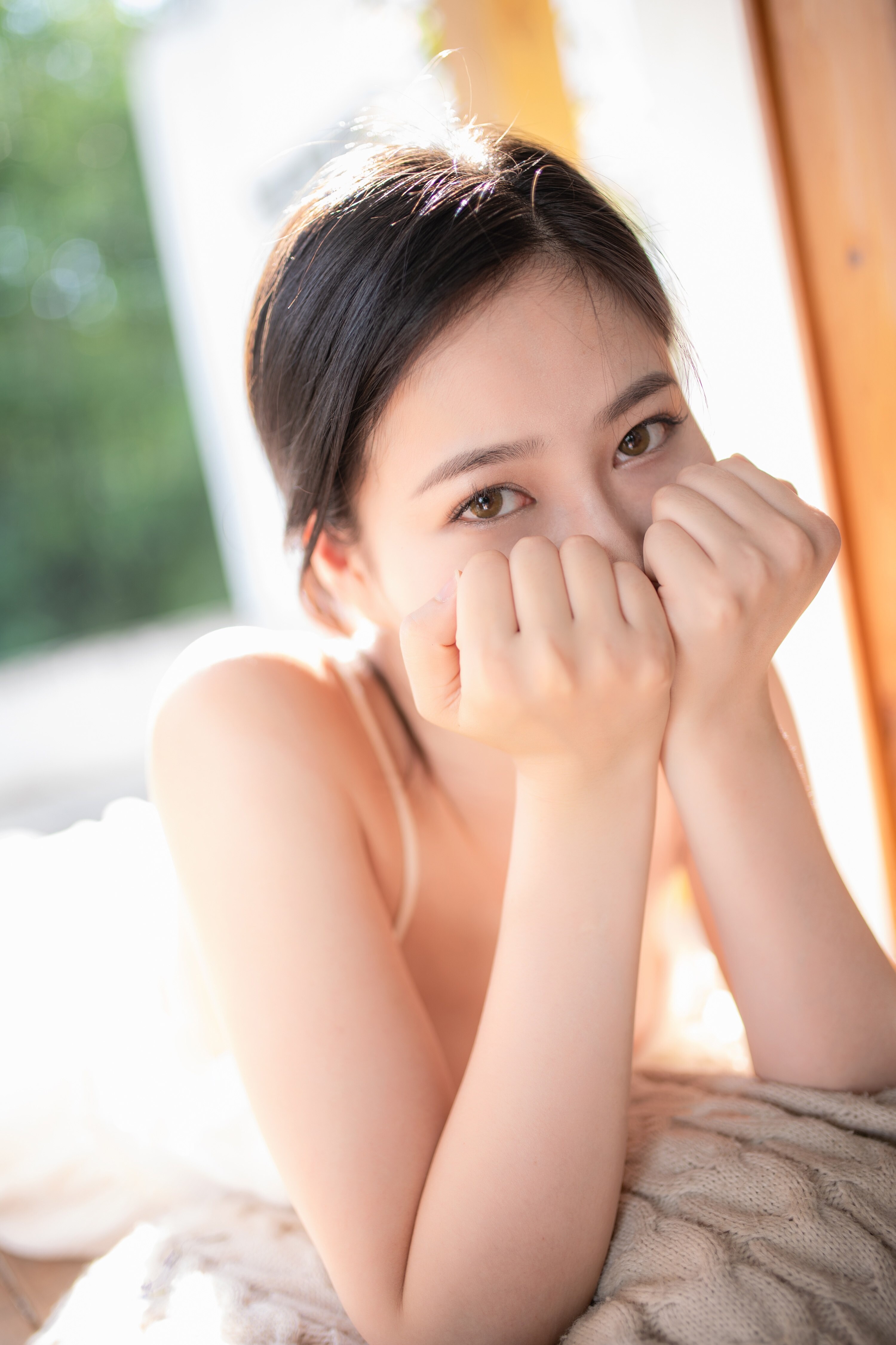 夏日物语，清凉褶边白色吊带