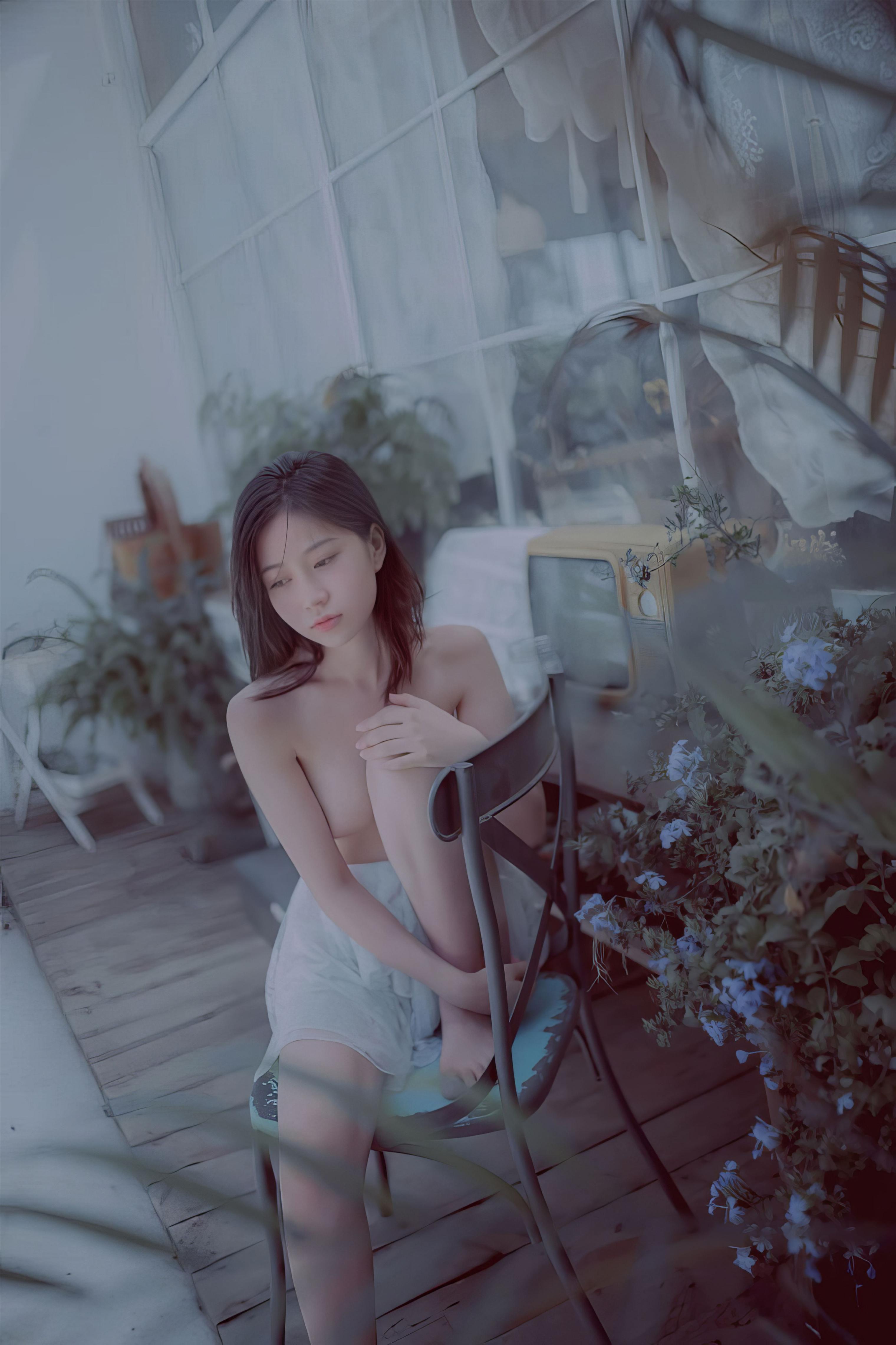 青青子衿，白色透丝纱裙的性感