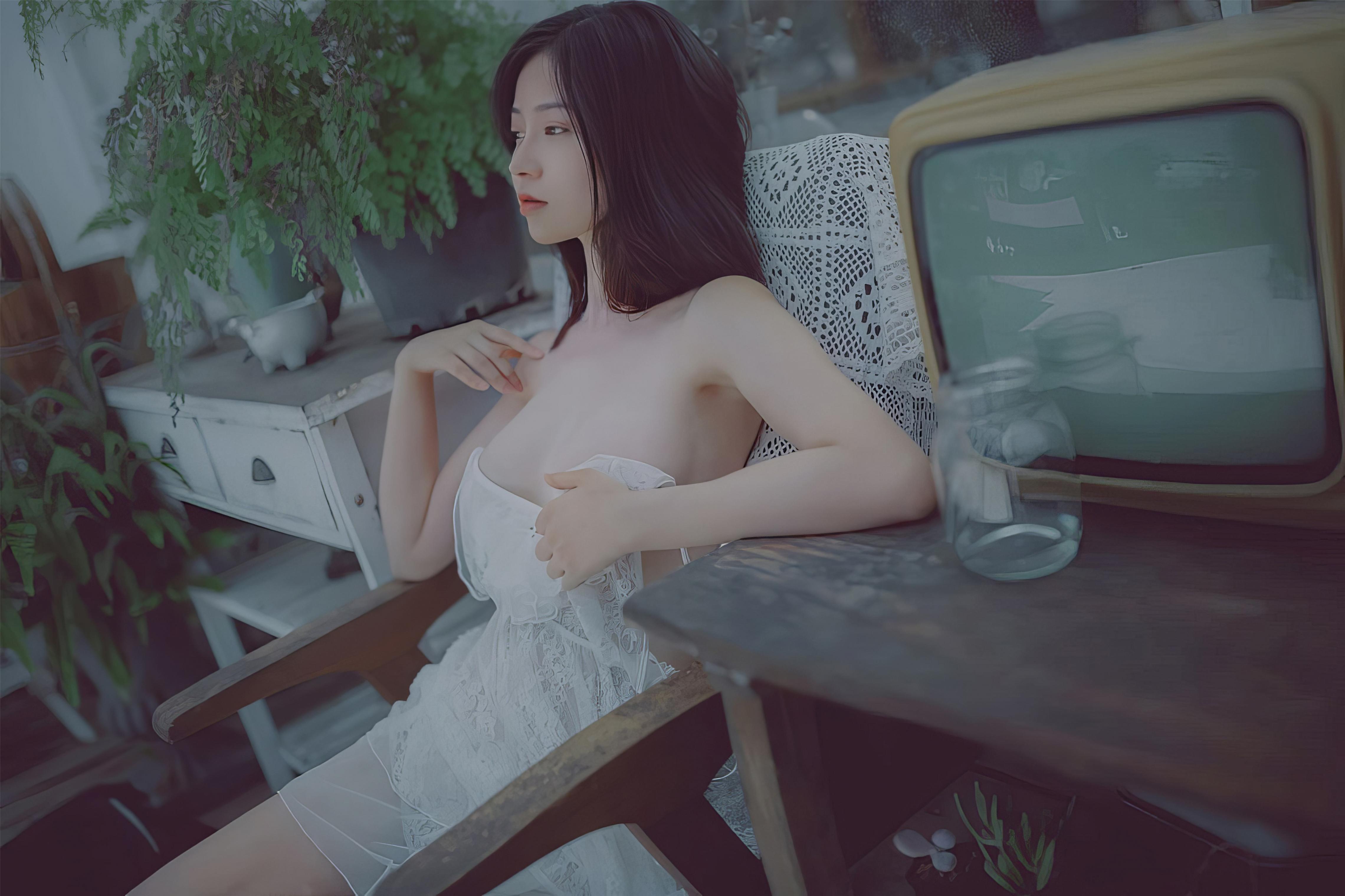 青青子衿，白色透丝纱裙的性感