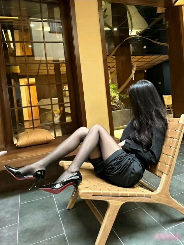 骚辣轻熟女的嫩穴