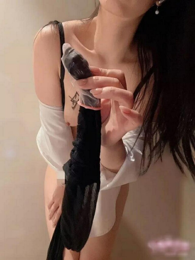 骚辣轻熟女的嫩穴