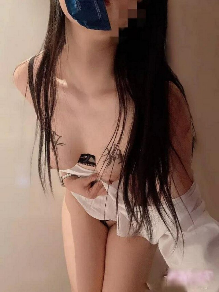 骚辣轻熟女的嫩穴