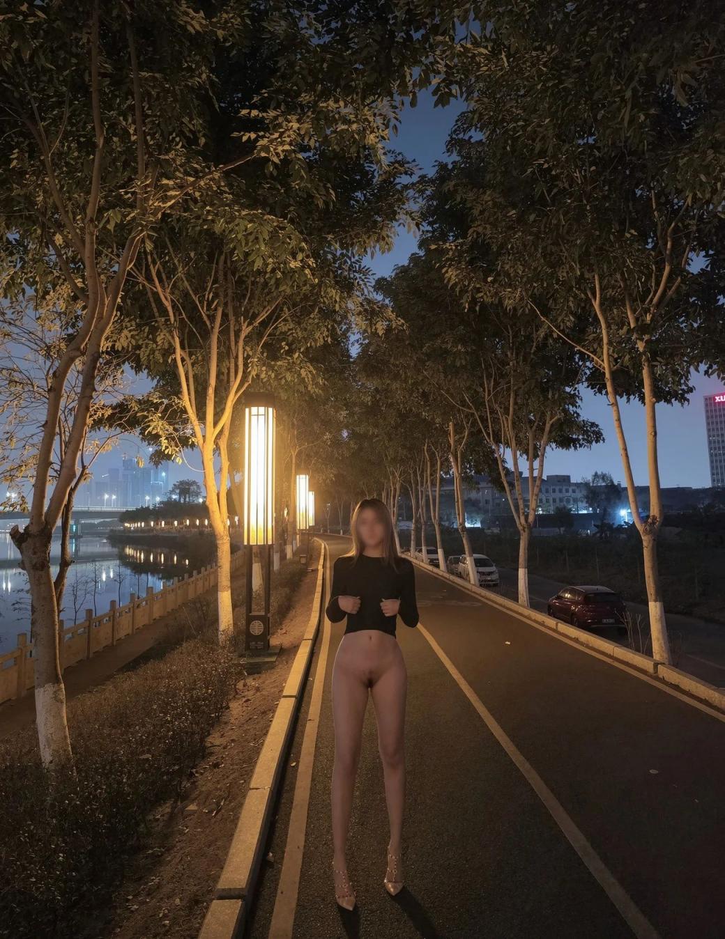 身材高挑皮肤白嫩光滑 下面干净后入抽插太爽了