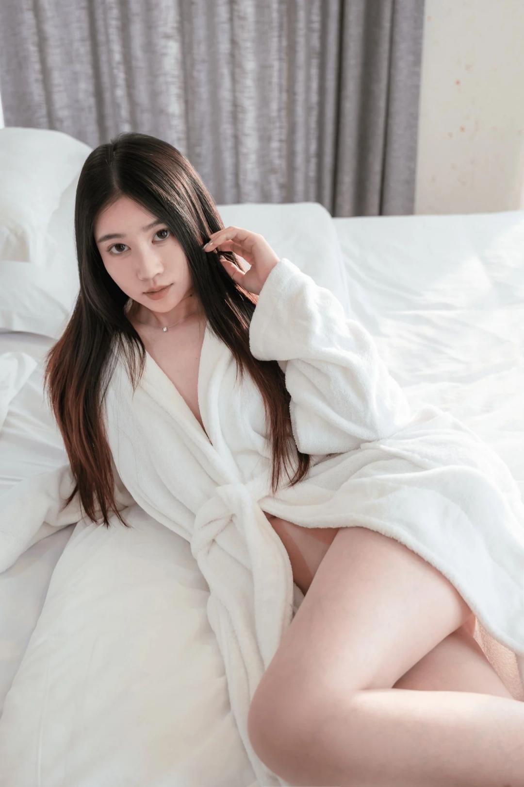 她温柔挑逗激情缠绵!完美诱人曲线 让男人忍不住想和她连干两发