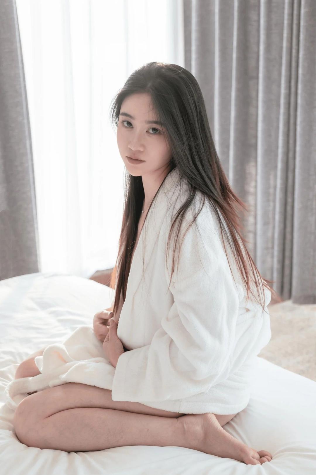 她温柔挑逗激情缠绵!完美诱人曲线 让男人忍不住想和她连干两发