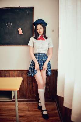 年年少女 - 月刊少女，竟然拿金融学教材